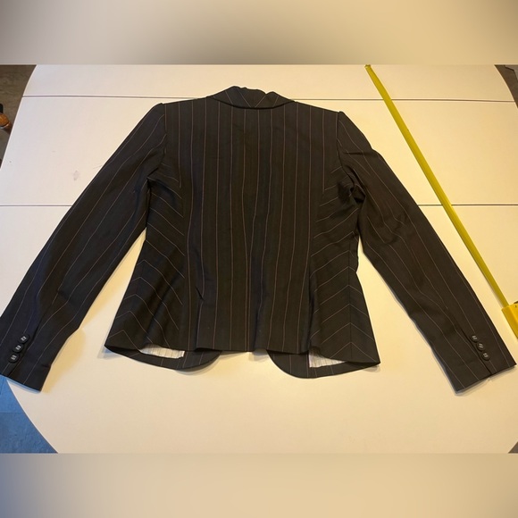 Kenneth Cole Blazer black with pink pin striped Fitted Size 12 - Picture 8 of 9